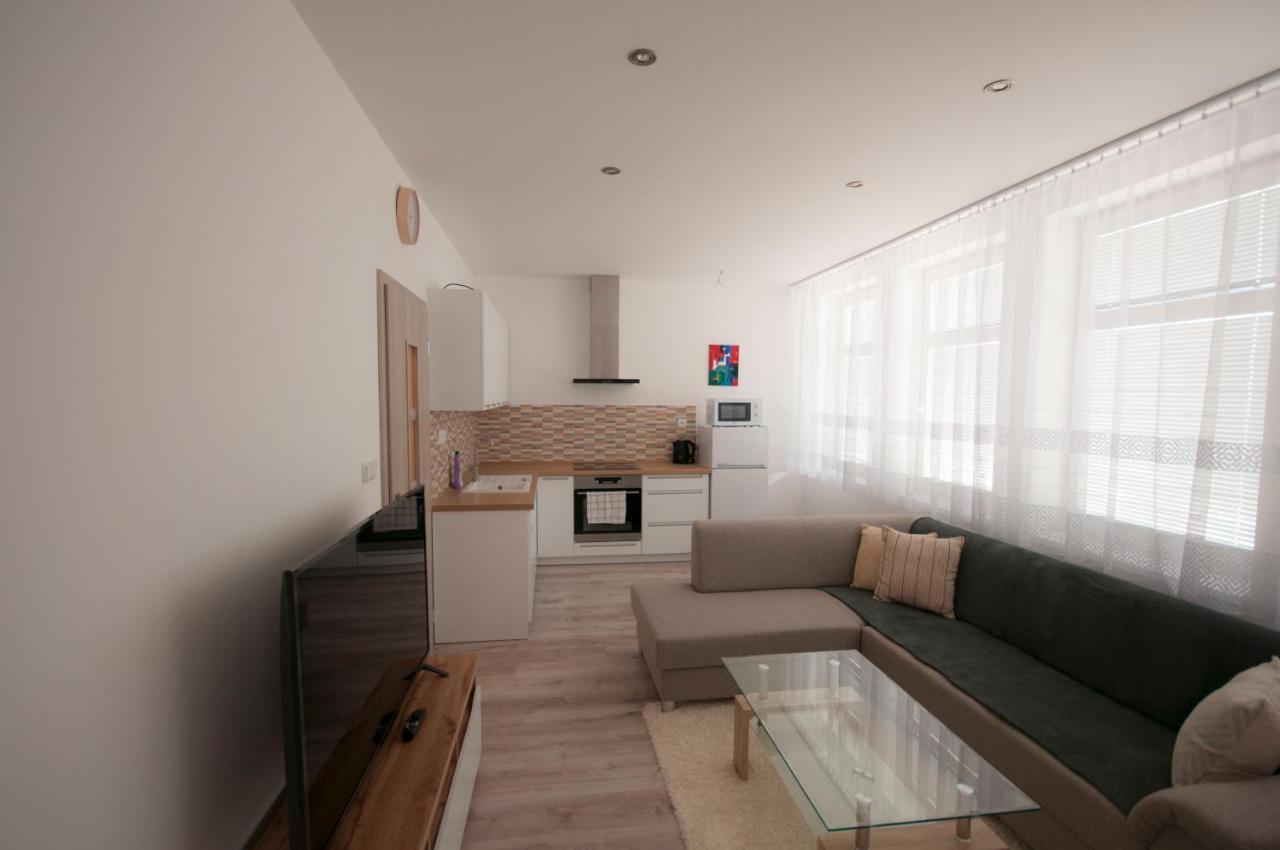 Maytex - Ubytovanie V 46M2 Apartmane S Balkonom Ліптовський Мікулаш Екстер'єр фото