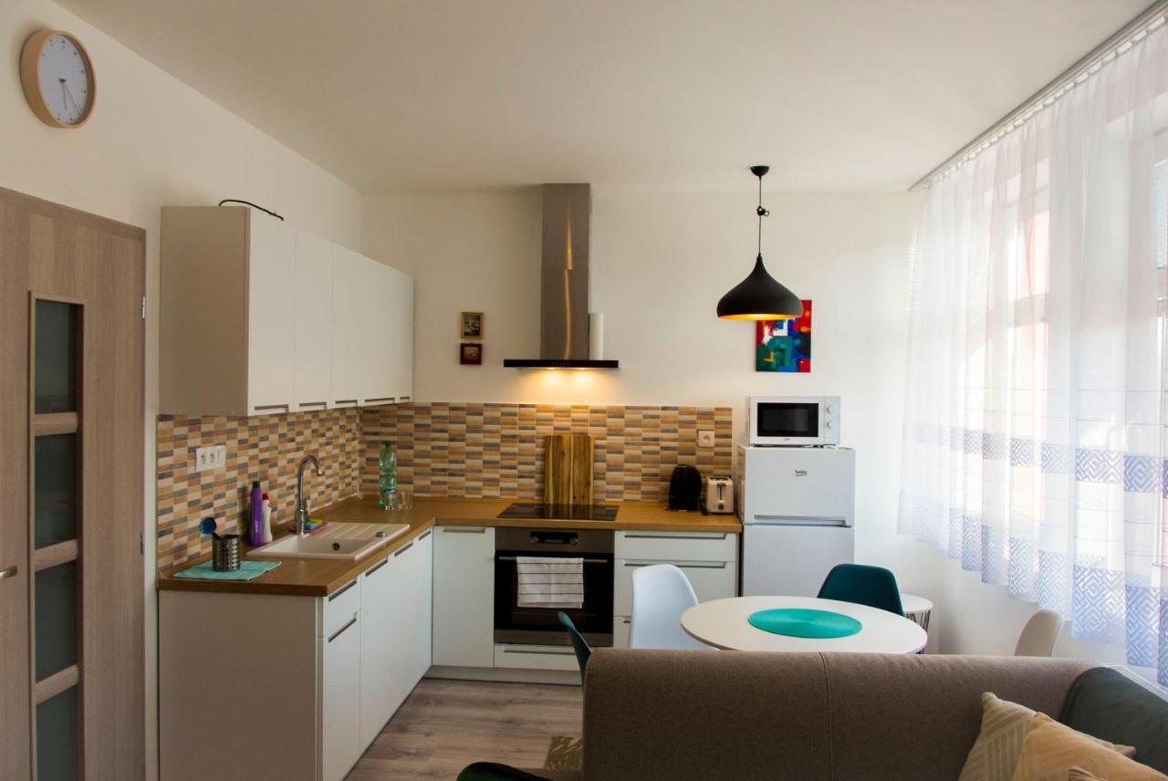 Maytex - Ubytovanie V 46M2 Apartmane S Balkonom Ліптовський Мікулаш Екстер'єр фото
